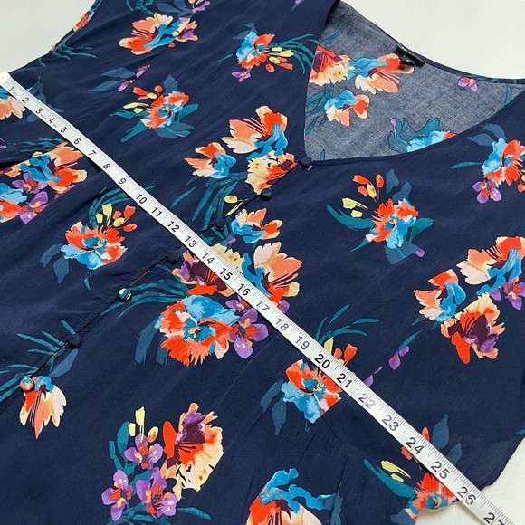 TORRID Fit and Flare Colorful Floral Futter Sleeve Blouse - Picture 8 of 11
